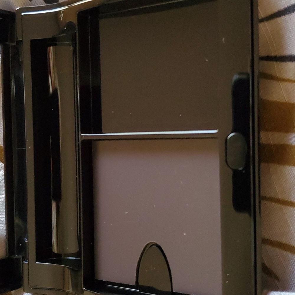 Mary Kay Compact - Picture 3 of 4